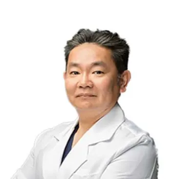 白山クリニックの二重整形を担当する医師