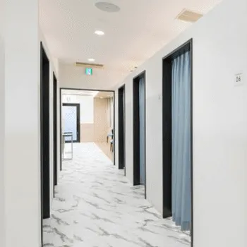 あおばクリニック 両国付近1院の都度払いの医療脱毛を受ける前の廊下