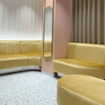 レジーナクリニック 埼玉1院のジェントルマックスプロによる施術を受ける前の待合室