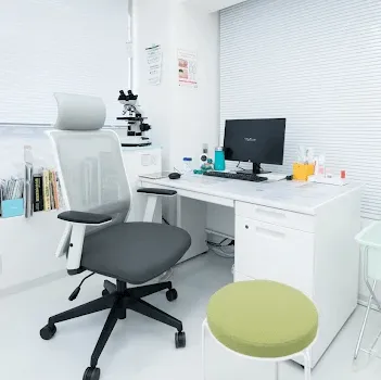 北参道駅前ひふ科の都度払いの医療脱毛を受ける前の診察室