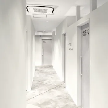 T CLINIC 新宿院のクマ取り整形を受けるクリニックの院内の様子