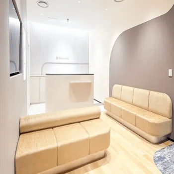 レジーナクリニック 静岡院のジェントルマックスプロによる施術を受ける前の待合室