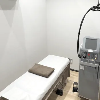 レジーナクリニック 静岡院のジェントルマックスプロによる施術を受ける施術室