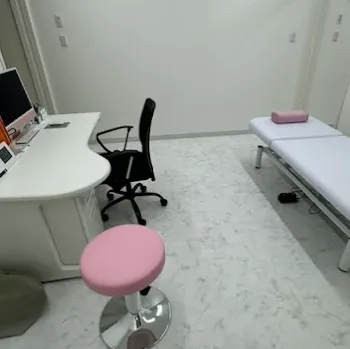 PRS CLINICの二重整形を受ける前の診察室
