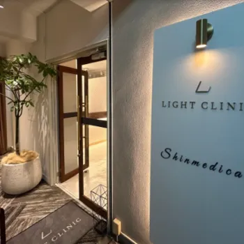 LIGHT CLINIC 新宿院の入り口