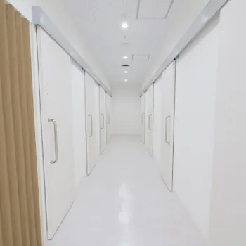 湘南美容クリニック 新宿3院のジェントルマックスプロによる施術を受ける前の廊下