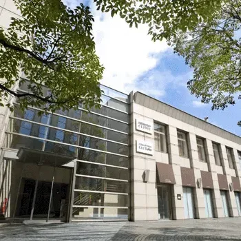 シロノクリニック 東京2院のほくろ除去を受ける医院の外観