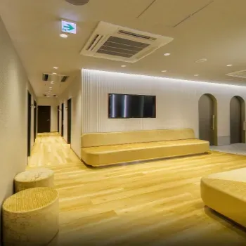 レジーナクリニック 虎ノ門付近1院の都度払いの医療脱毛を受ける前の待合室