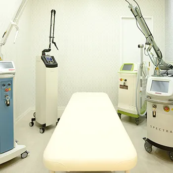 シマダ皮膚科クリニックの医療脱毛を受ける施術室