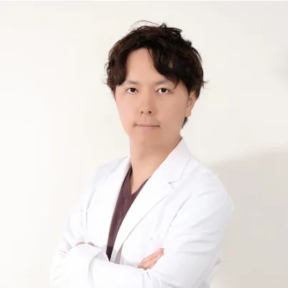 まるやま美容クリニックの脂肪溶解注射の施術を行う医師