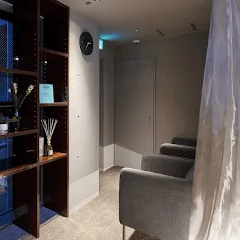 美容皮膚科エルムクリニック 全国9院のケミカルピーリングを受ける前の待合室