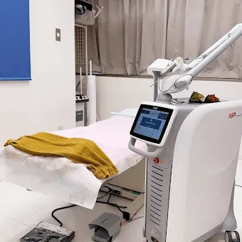 フェミークリニック 全国7院のケミカルピーリングを受ける施術室