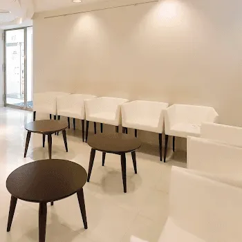 表参道スキンクリニック 全国2院のケミカルピーリングを受ける前の待合室