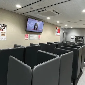 湘南美容クリニック 日本・海外に258院のケミカルピーリングを受ける前の待合室