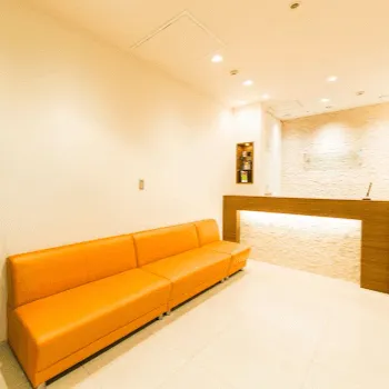 肌と歯のクリニック 東京ベイ幕張の刺青除去を受ける前の待合室