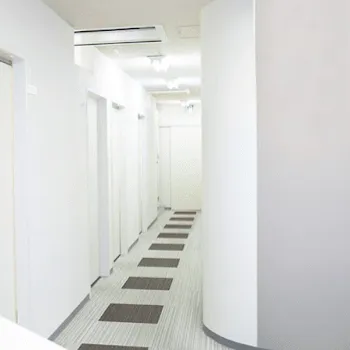 共立美容外科 千葉院の刺青除去を受ける前の廊下