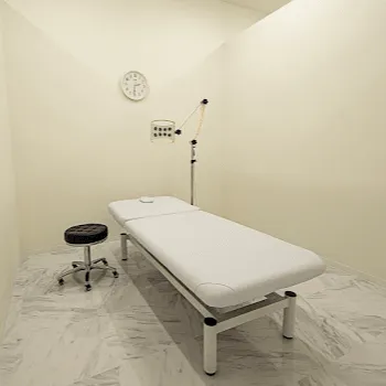 TCB東京中央美容外科 千葉2院の刺青除去を受ける施術室