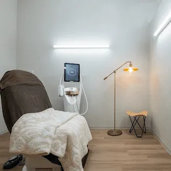 天神竹井皮膚科のデンシティを受ける施術室