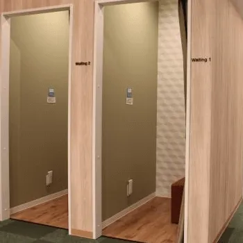 トータルスキンクリニックのデンシティを受ける前の待合室