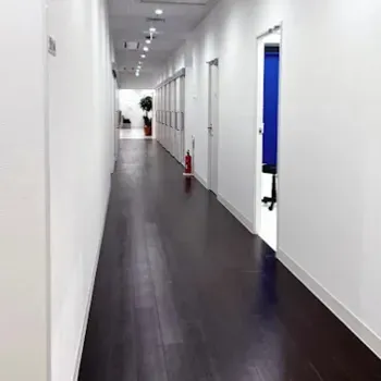 湘南美容クリニック 福岡3院の肩ボトックスを受ける医院の院内の様子