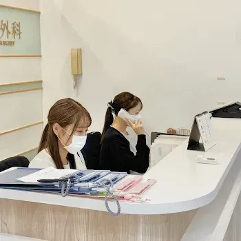 共立美容外科 福岡院のヒアルロン酸注射を受ける医院の入り口