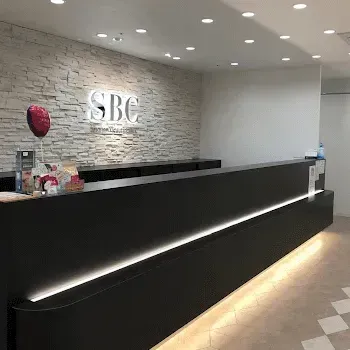 湘南美容クリニック 福岡3院のヒアルロン酸注射を受ける医院の入り口