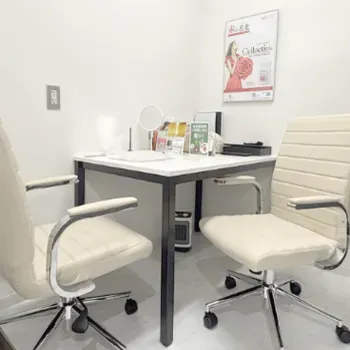 東京美容外科 福岡院のヒアルロン酸注射を受ける前の待合室