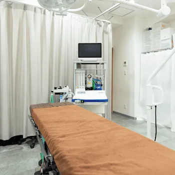 東京美容外科 福岡院の刺青除去を受ける施術室