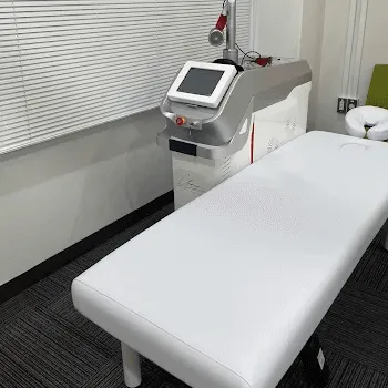 クララ美容皮膚科 福岡天神院のオンダリフトを受ける施術室