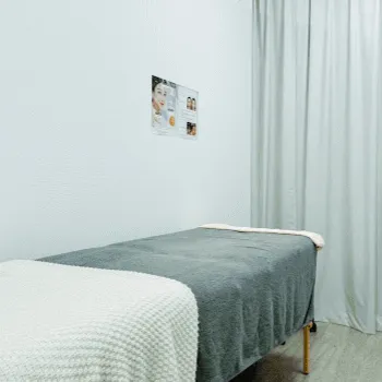 共立美容外科 広島院の刺青除去を受ける施術室