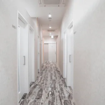 共立美容外科 広島院の刺青除去を受ける前の廊下