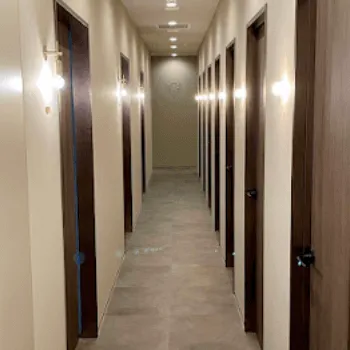 広島プルミエクリニックの刺青除去を受ける前の廊下