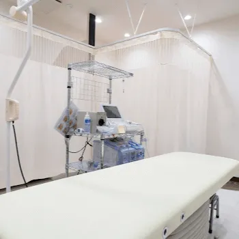 東京美容外科 広島1院の刺青除去を受ける施術室