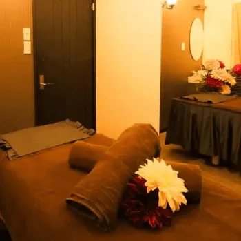 KOSHOクリニックの刺青除去を受ける施術室