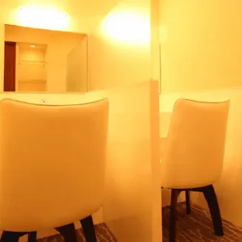 KOSHOクリニックの刺青除去を受けた後のパウダールーム