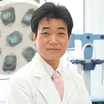 神成美容外科の刺青除去を受ける前診察を担当する医師