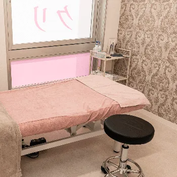 ルラ(LULA)美容クリニック 兵庫1院の刺青除去を受ける施術室