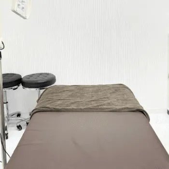 TCB東京中央美容外科 兵庫2院の刺青除去を受ける施術室