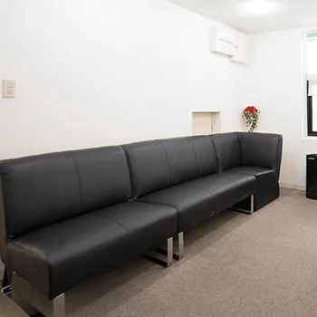 トアロード形成美容クリニックの刺青除去を受ける前の待合室