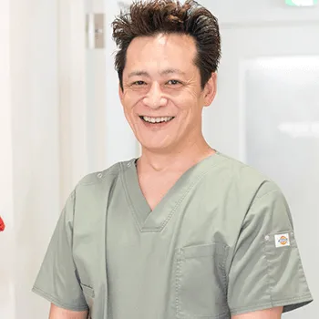 トアロード形成美容クリニックの刺青除去を受ける前の診察を担当する医師