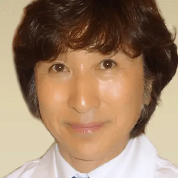 いしい形成クリニックの刺青除去を受ける前の診察を担当する医師