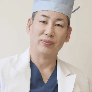 石倉クリニック茨城1院の刺青除去を受ける前の診察を担当する医師