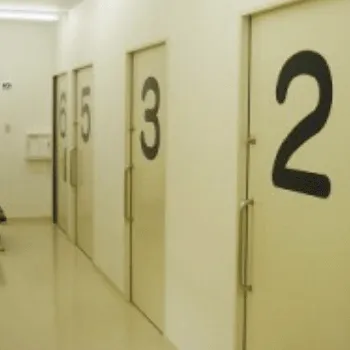 松本クリニックの刺青除去を受ける前の廊下