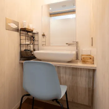 ヴィンテージビューティークリニックの刺青除去を受けた後のパウダールーム