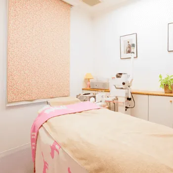 ひがしやまクリニック の刺青除去を受ける施術室