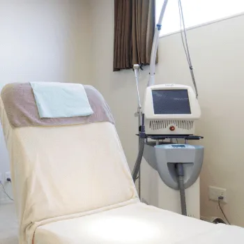 小林クリニックの刺青除去を受ける施術室