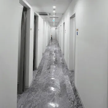 TCB東京中央美容外科 金沢院の刺青除去を受ける施術室前の廊下