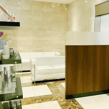 共立美容外科 神戸三宮院のケミカルピーリングを受ける前の待合室