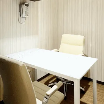 共立美容外科 神戸三宮院のケミカルピーリングを受ける前のカウンセリングルーム