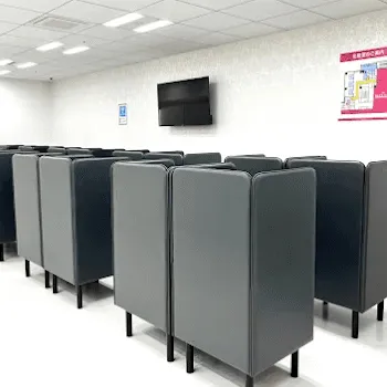 湘南美容クリニック 神戸三宮院のケミカルピーリングを受ける前の待合室